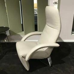 Sessel Yoga JR7360 Leder Celia Egg Weiß Creme Gestell Schwarz Lackiert