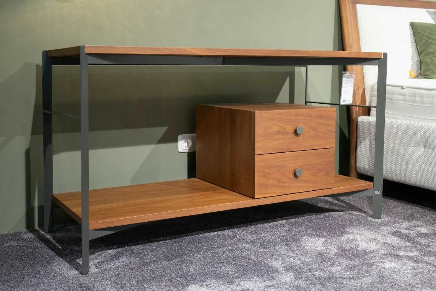 Sideboard 914 Holzfurnier Farblos Lackiert Nussbaum Amerikanisch Gestell Stahl Lackiert