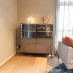 Sideboard 505 Korpus Dolomiti Grau Fronten Glaze Glastüren Zinnfarbig Abdeckplatte Taubengrau Metallgestell Zinnfarbig