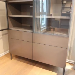 Sideboard 505 Korpus Dolomiti Grau Fronten Glaze Glastüren Zinnfarbig Abdeckplatte Taubengrau Metallgestell Zinnfarbig