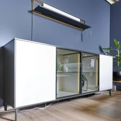 Sideboard 2107 Mattlack Quarzgrau Und Schieferschwarz Vitrineneinsatz Polarweiß Weiß Designfuß Schiefer Grau Mit Beleuchtung