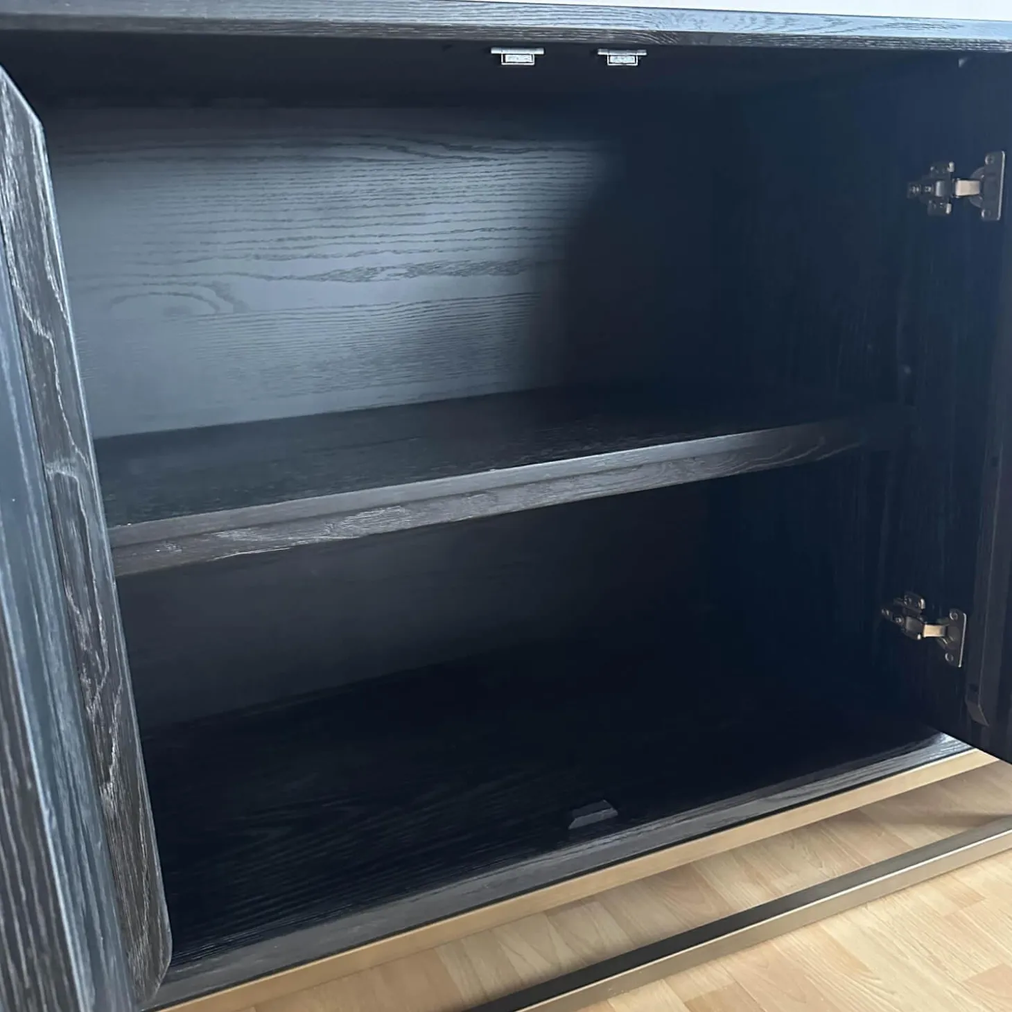 Sideboard Blackbone Korpus Eichenfurnier Schwarz Rustikal Gestell Und Griffe Messing