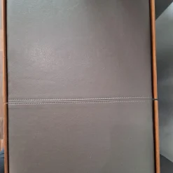 Sideboard Cube Nussbaum Canela Geölt Lederauflage Dunkelbraun Sockel Grau