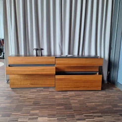 Sideboard Cube Nussbaum Canela Geölt Lederauflage Dunkelbraun Sockel Grau