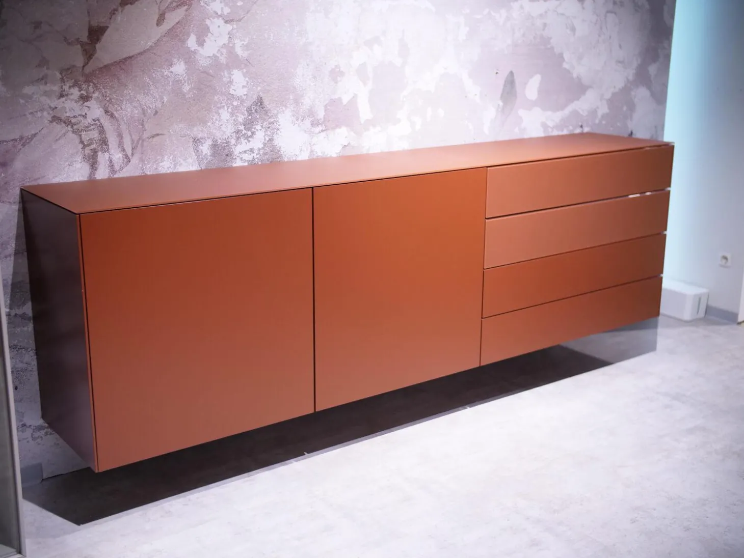 Sideboard Cubo Glattlack Ziegelrot Rot Mit Glasplatte Gefrostet