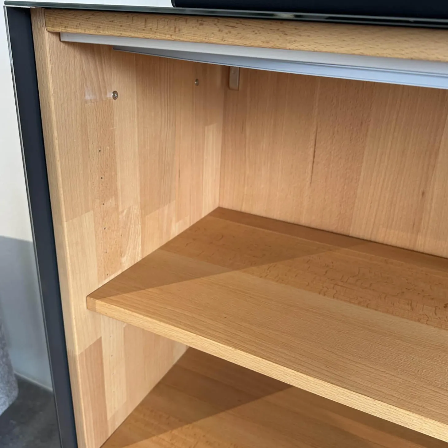 Sideboard Cubus Pure Nussbaum Natur Geölt Inne Buche Farbglas Graphitgrau Matt Inklusive Steckdose