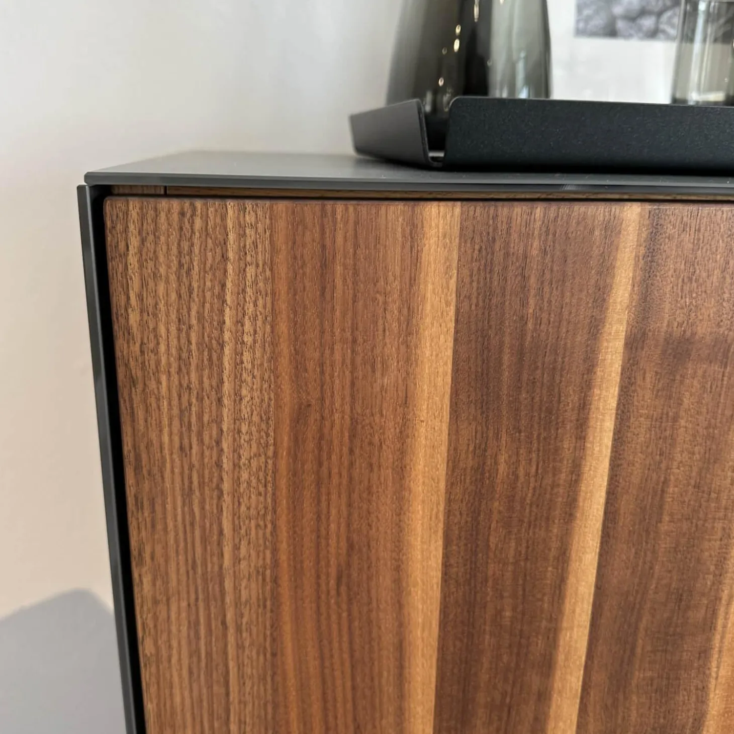 Sideboard Cubus Pure Nussbaum Natur Geölt Inne Buche Farbglas Graphitgrau Matt Inklusive Steckdose