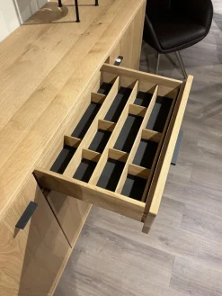 Sideboard Filia Rustikale Asteiche Bianco Griffe Metall RAL 7021 Schwarzgrau