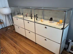 Sideboard Front Lack 24 Reinweiss Weiß Pulverbeschichtet Stangen Und Kugeln Verchromt Mit Glasmodul