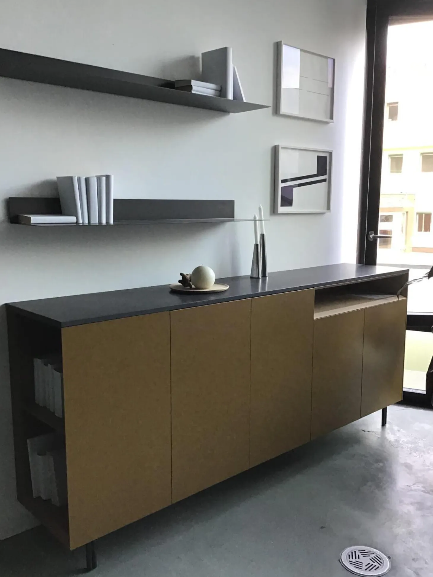 Sideboard Front Lack Matt Ambra Braun Deckplatte Marmor Pietra Schwarz Gestell Metall Brüniert Mit Konsolen Ellie Schwarz
