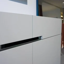 Sideboard GAP 23LI Lack Pearl Matt Sockel Spiegelschichtstoff Chrom Glänzen mit Spiegel