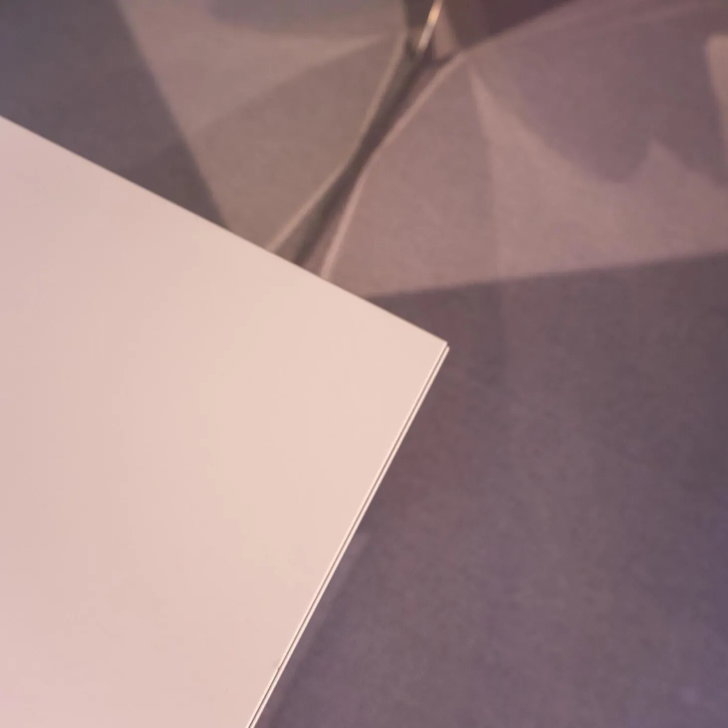 Sideboard GAP 23LI Lack Pearl Matt Sockel Spiegelschichtstoff Chrom Glänzen mit Spiegel