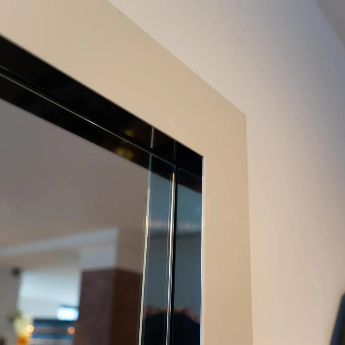 Sideboard GAP 23LI Lack Pearl Matt Sockel Spiegelschichtstoff Chrom Glänzen mit Spiegel