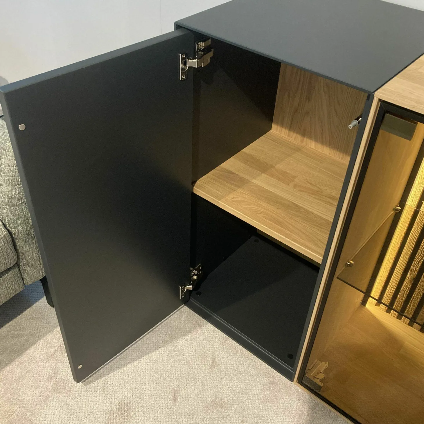 Sideboard Hilke Massives Birkenholz Anthrazit mit Applikationen aus Kerneiche Natur