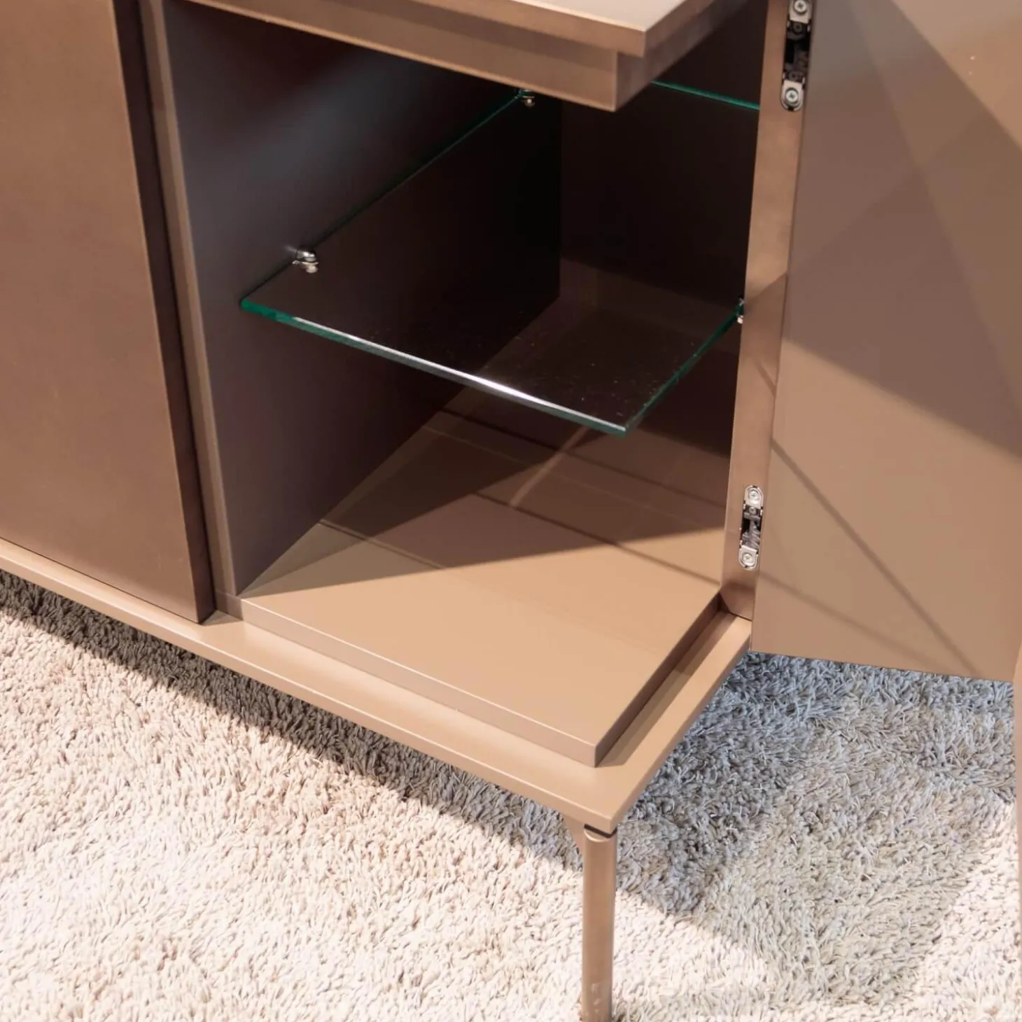 Sideboard Hug Lack Bronze Metallic