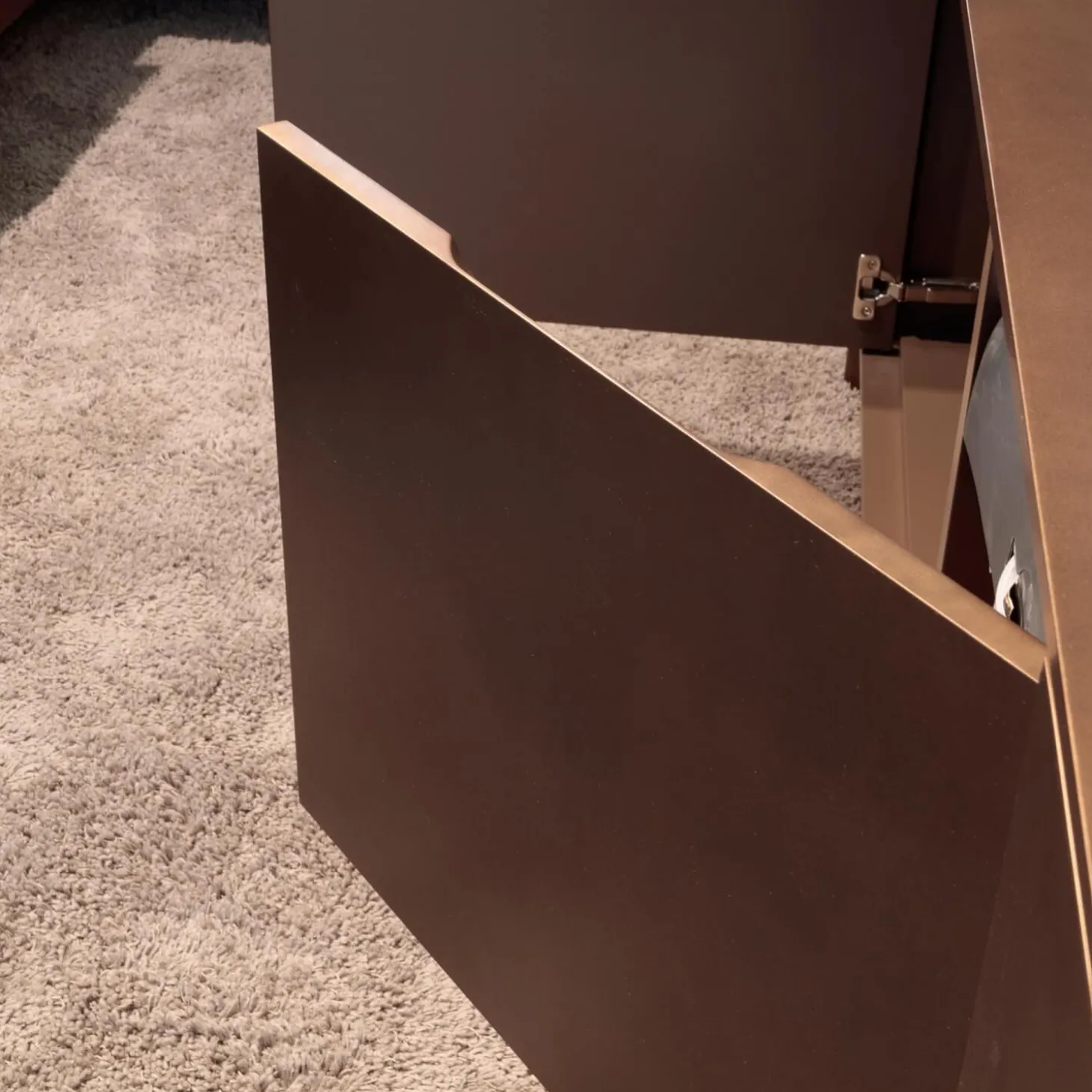 Sideboard Hug Lack Bronze Metallic