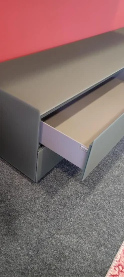 Sideboard Jorel Lack Bahia M81 Matt Grün Front und Abdeckplatte Glas Bahia Matt T81 Schwarz