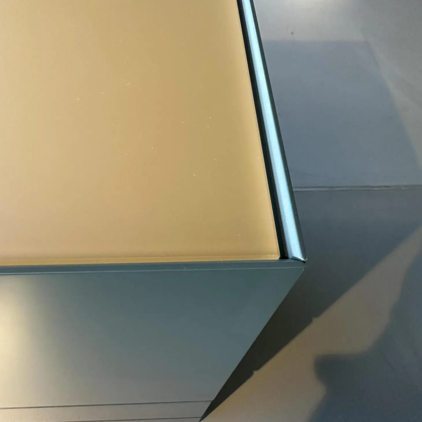 Sideboard Just Cube Bold Lack Bahia M81 Grün Blau Abdeckplatte Mattglas Opti Masala T40 Gelb Braun