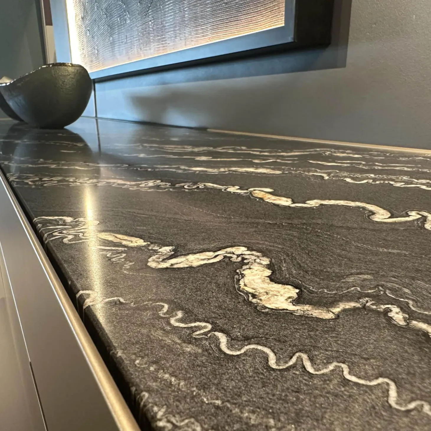 Sideboard Just Cube Cold Lack Gold Metallic M09 Gold Abdeckplatte Stein Quarz Tropical Storm 064 Schwarz Weiß