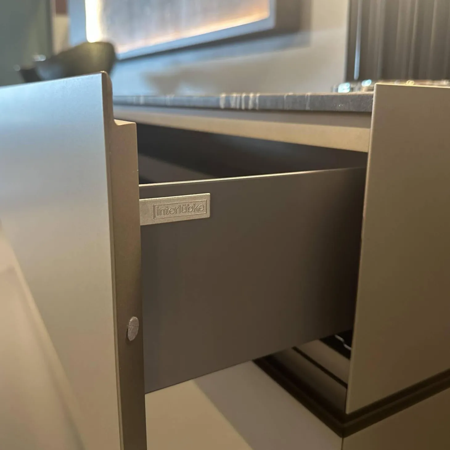 Sideboard Just Cube Cold Lack Gold Metallic M09 Gold Abdeckplatte Stein Quarz Tropical Storm 064 Schwarz Weiß