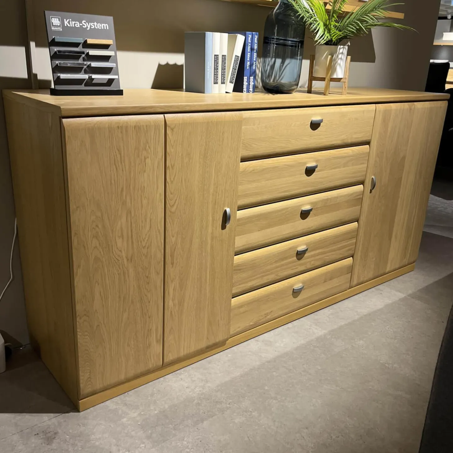 Sideboard Kiana 66174 Eiche Massiv 2206 Sand Mit Wandboard Und Beleuchtung