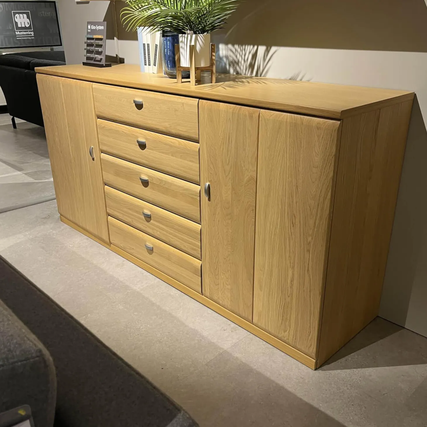 Sideboard Kiana 66174 Eiche Massiv 2206 Sand Mit Wandboard Und Beleuchtung