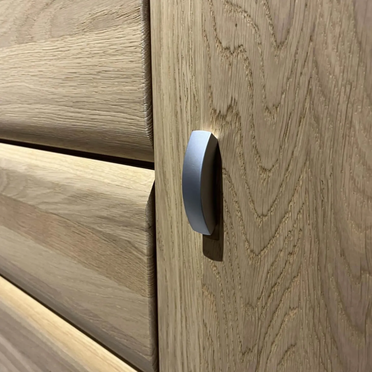 Sideboard Kiana 66174 Eiche Massiv 2206 Sand Mit Wandboard Und Beleuchtung