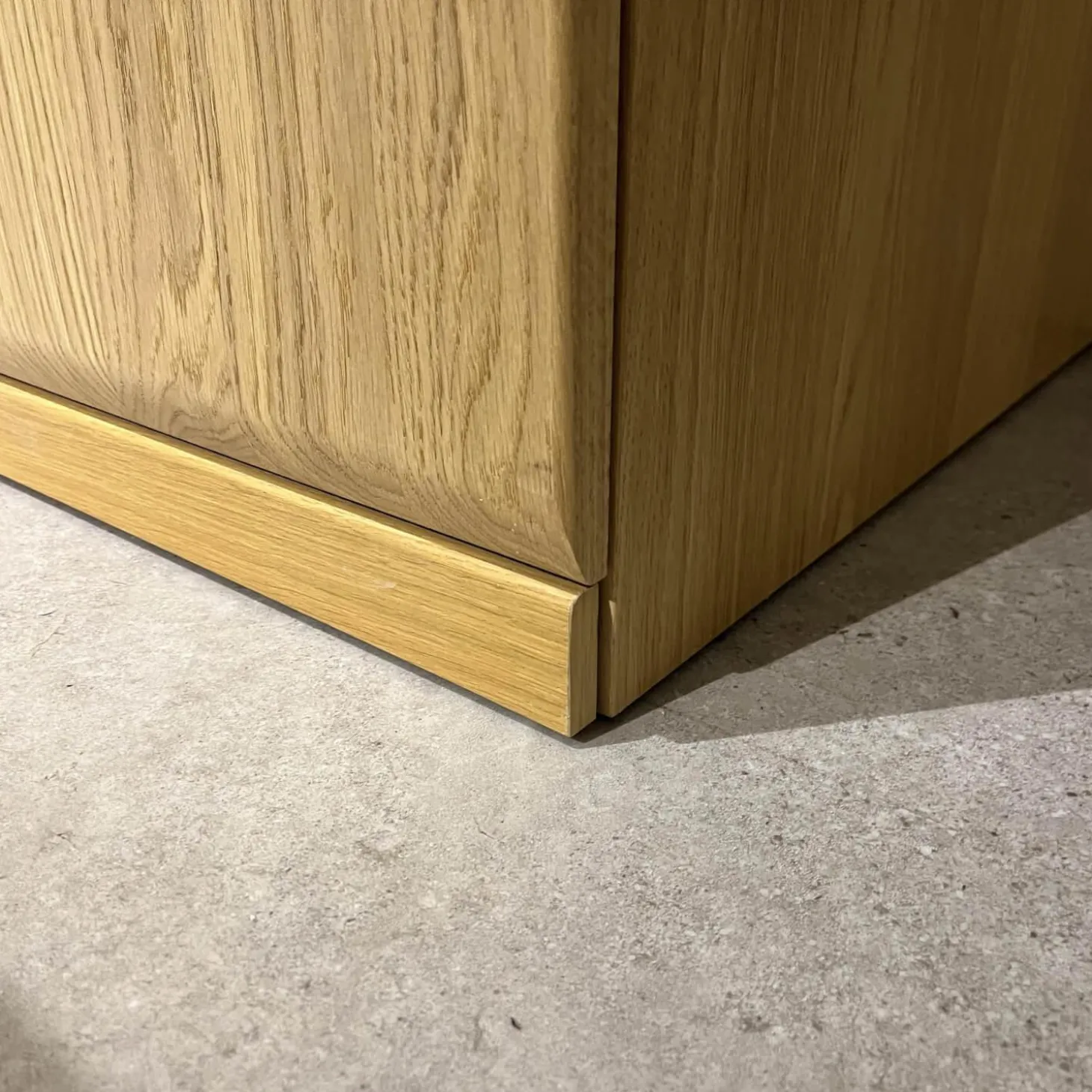 Sideboard Kiana 66174 Eiche Massiv 2206 Sand Mit Wandboard Und Beleuchtung