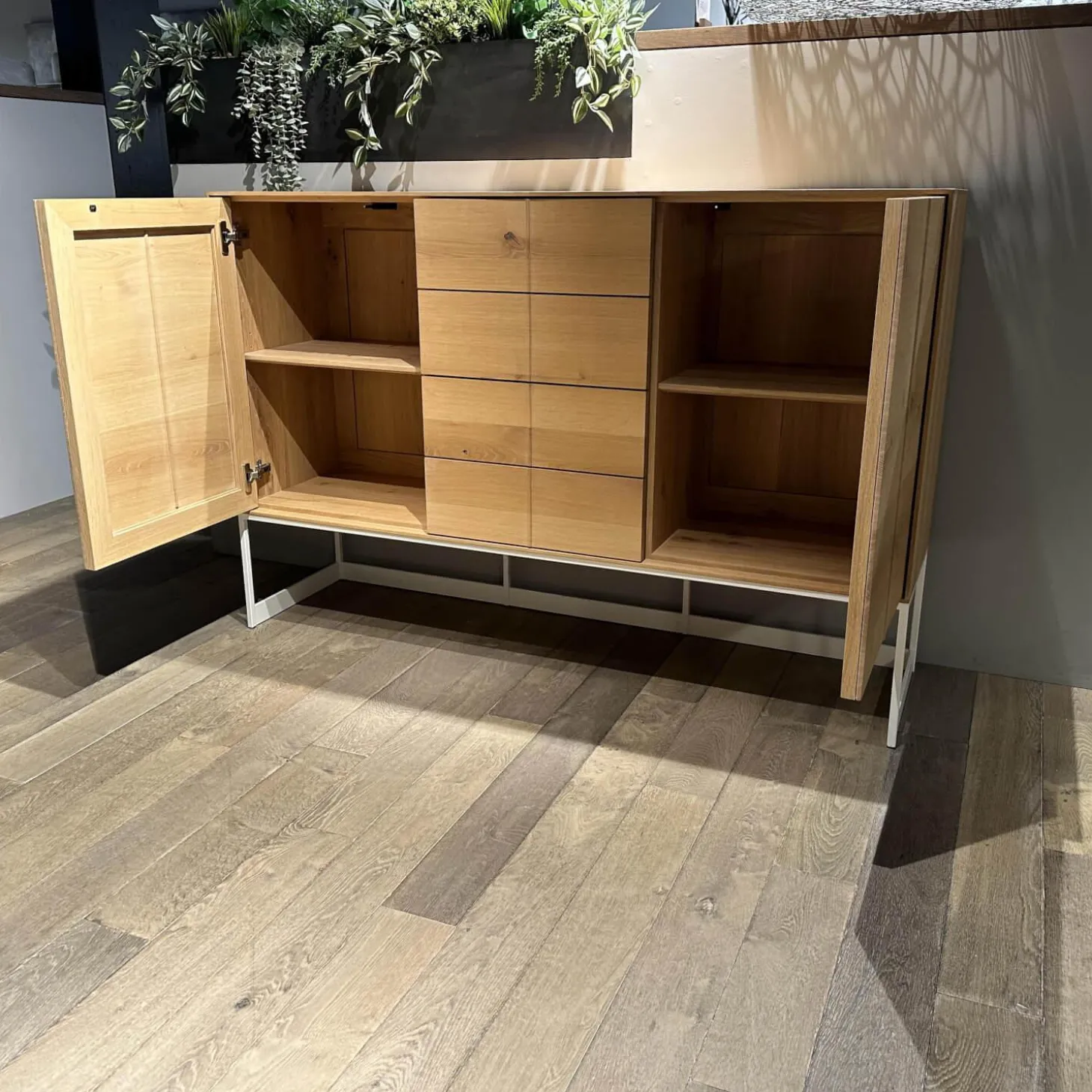 Sideboard Lina Knorrige Eiche Geölt Sockel Weiß