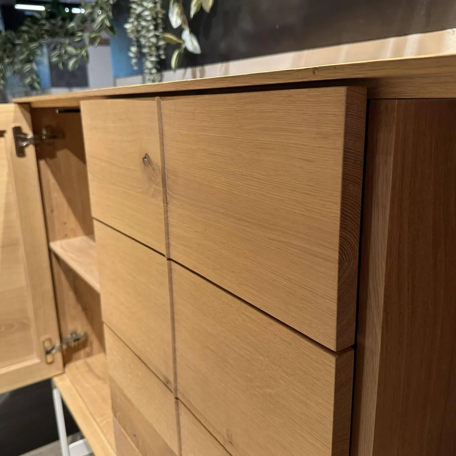 Sideboard Lina Knorrige Eiche Geölt Sockel Weiß
