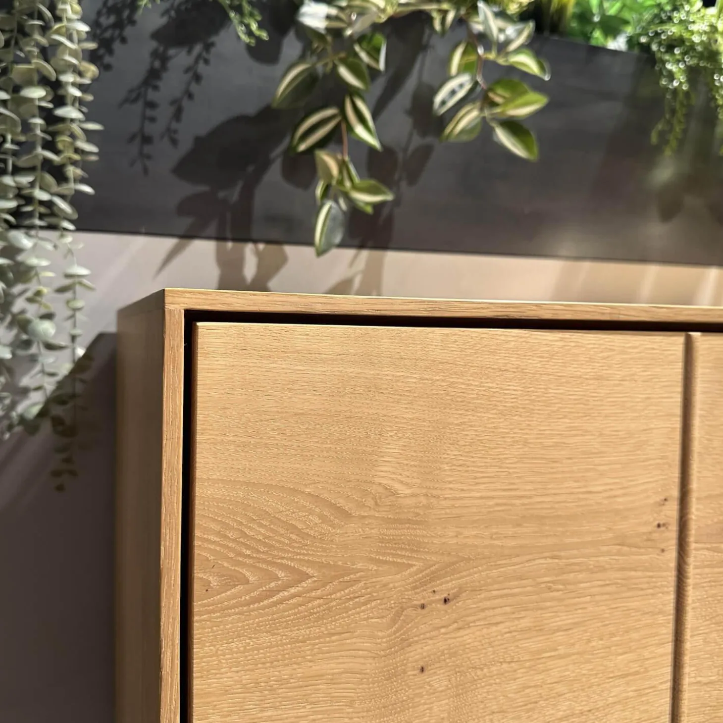 Sideboard Lina Knorrige Eiche Geölt Sockel Weiß