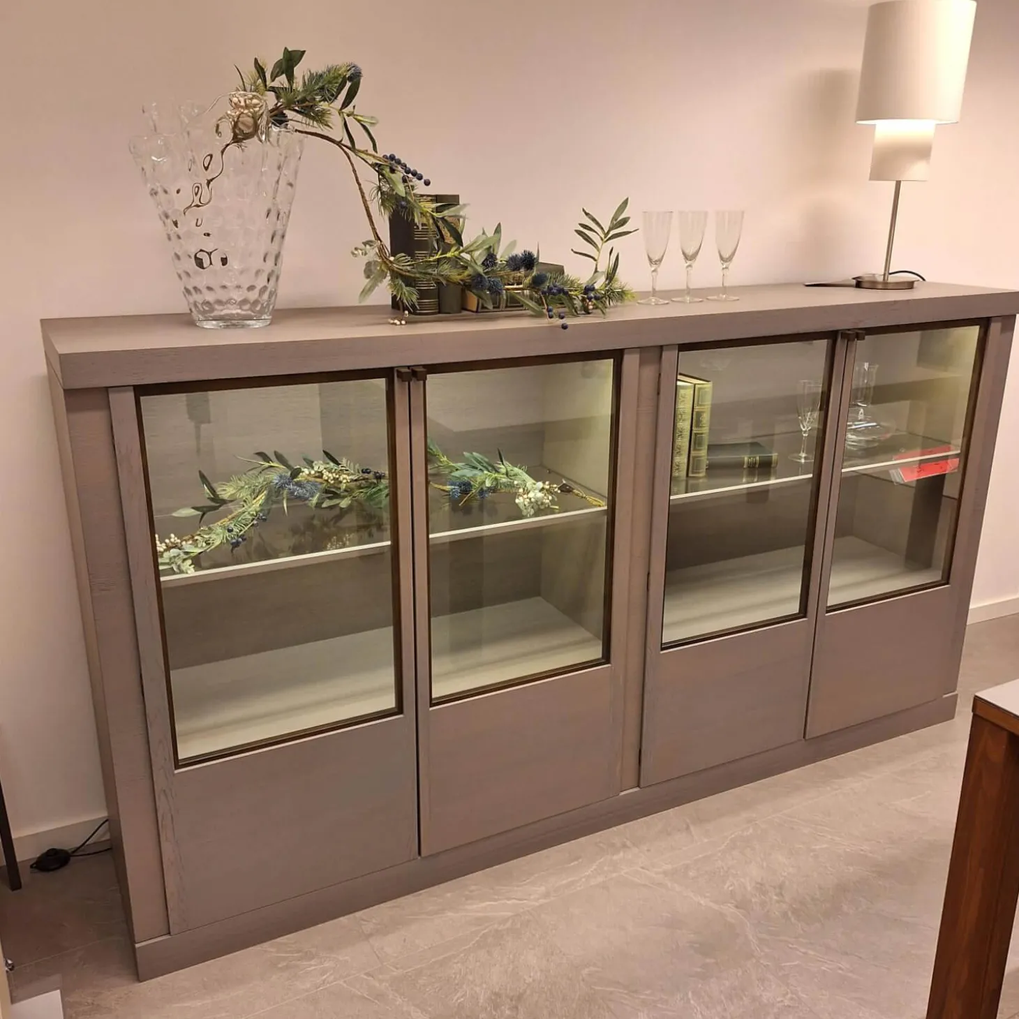 Sideboard Madison 4-türig Korpus Eiche Grau Gebeizt Türen Glas Mit Beleuchtung