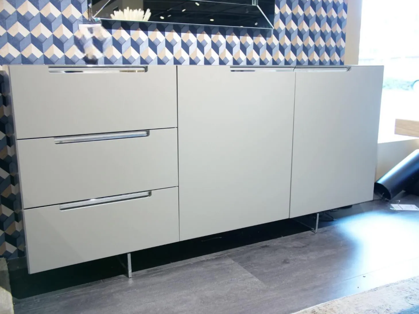 Sideboard Mell Lack Matt Flintgrau Platte Esche Achat Untergestell Verchromt