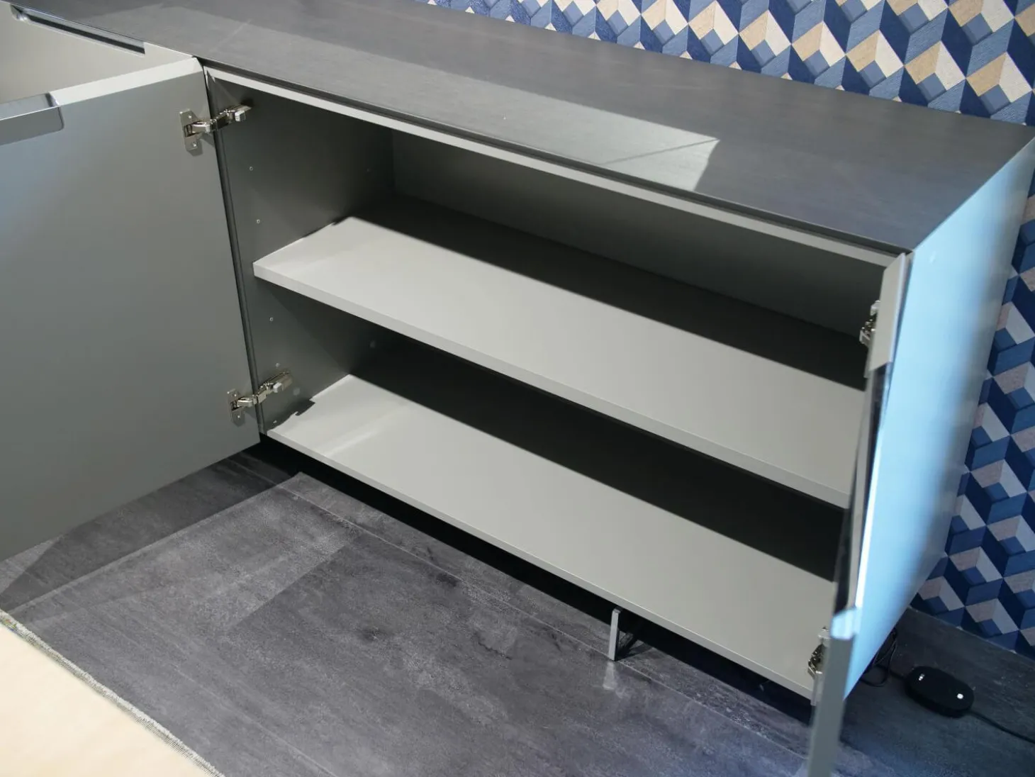 Sideboard Mell Lack Matt Flintgrau Platte Esche Achat Untergestell Verchromt