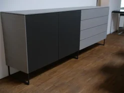 Sideboard Modell Wk 420 Viva in Eiche Grau Mattglas Lack Schwarz mit push top open
