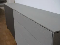 Sideboard Modell Wk 420 Viva in Eiche Grau Mattglas Lack Schwarz mit push top open