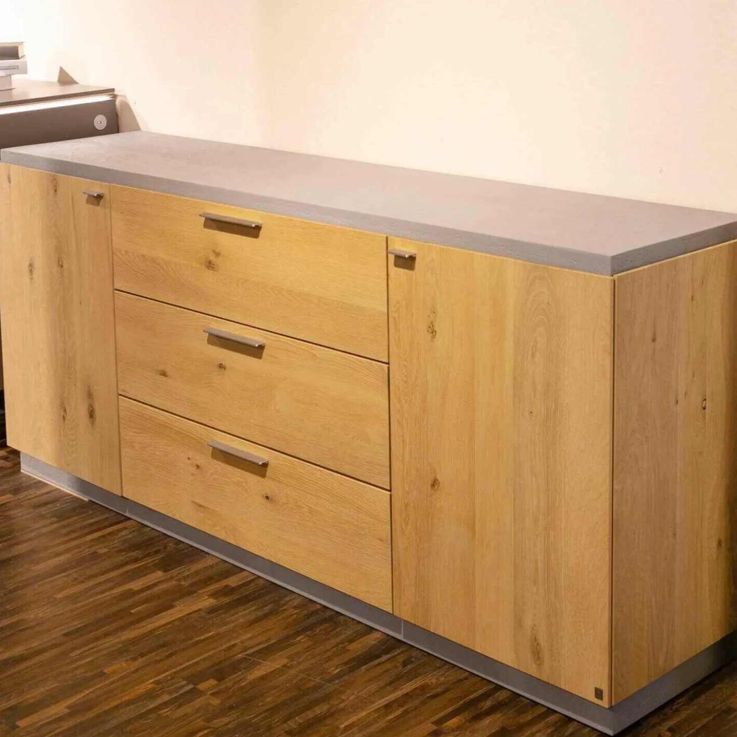 Sideboard MR Tomeo Kerneiche Natur Massiv Griffe Aluminium