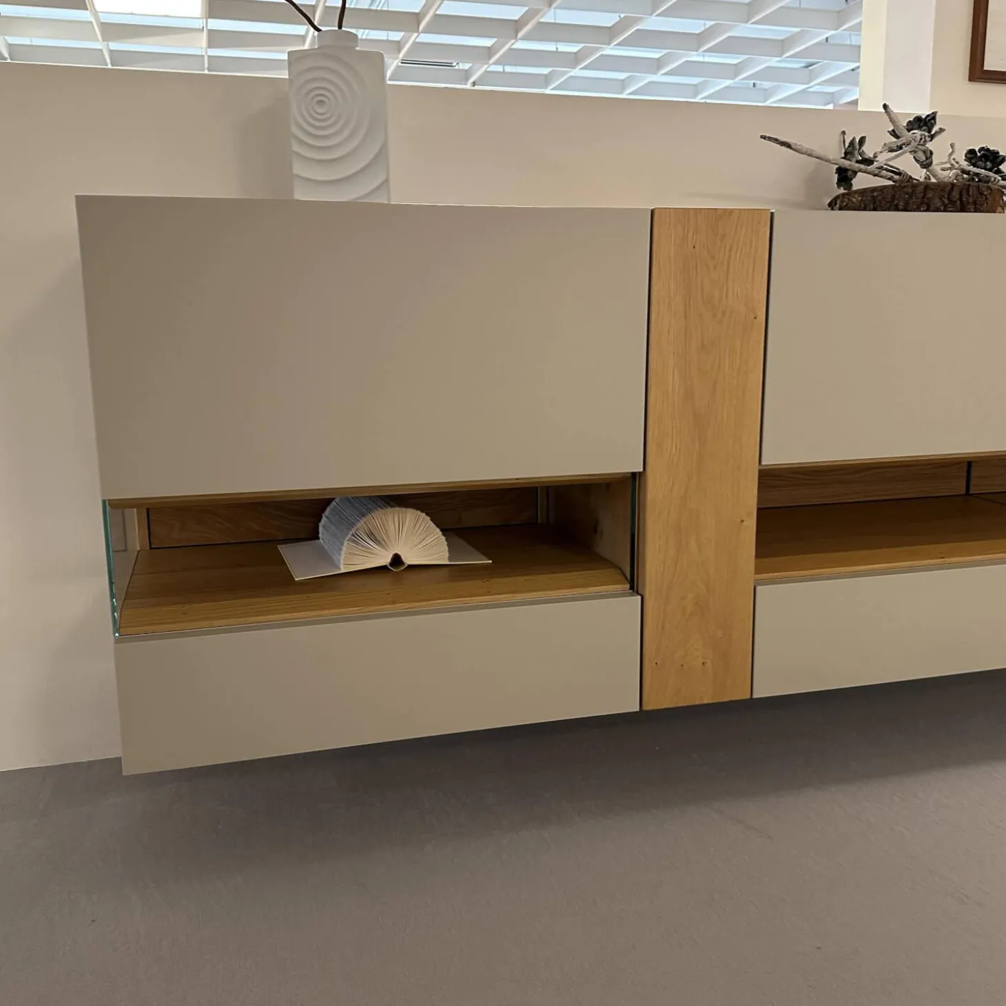 Sideboard Neo Lack Seidengrau Akzent Natureiche Mit Offenem Glasfach