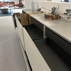 Sideboard Neo Lack Seidengrau Akzent Natureiche Mit Offenem Glasfach