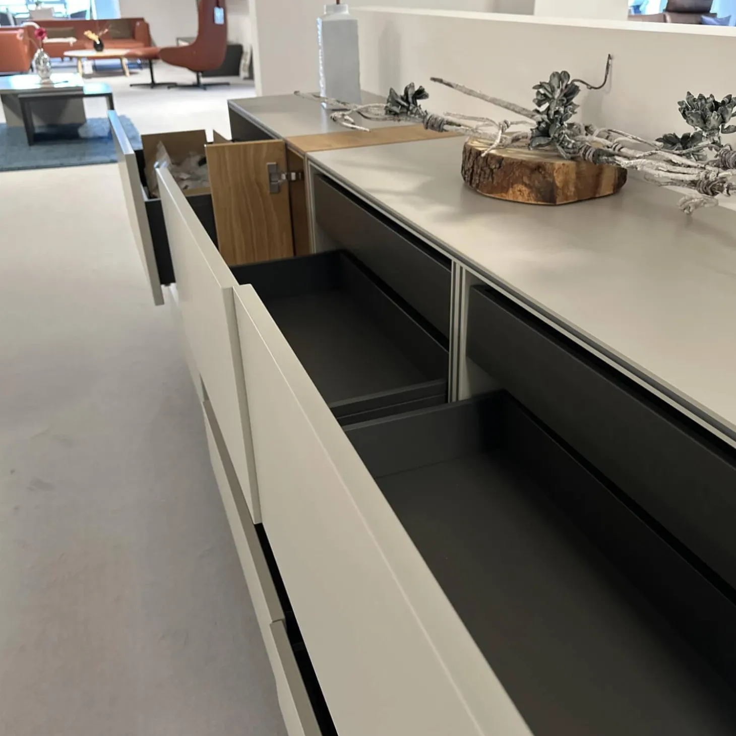 Sideboard Neo Lack Seidengrau Akzent Natureiche Mit Offenem Glasfach