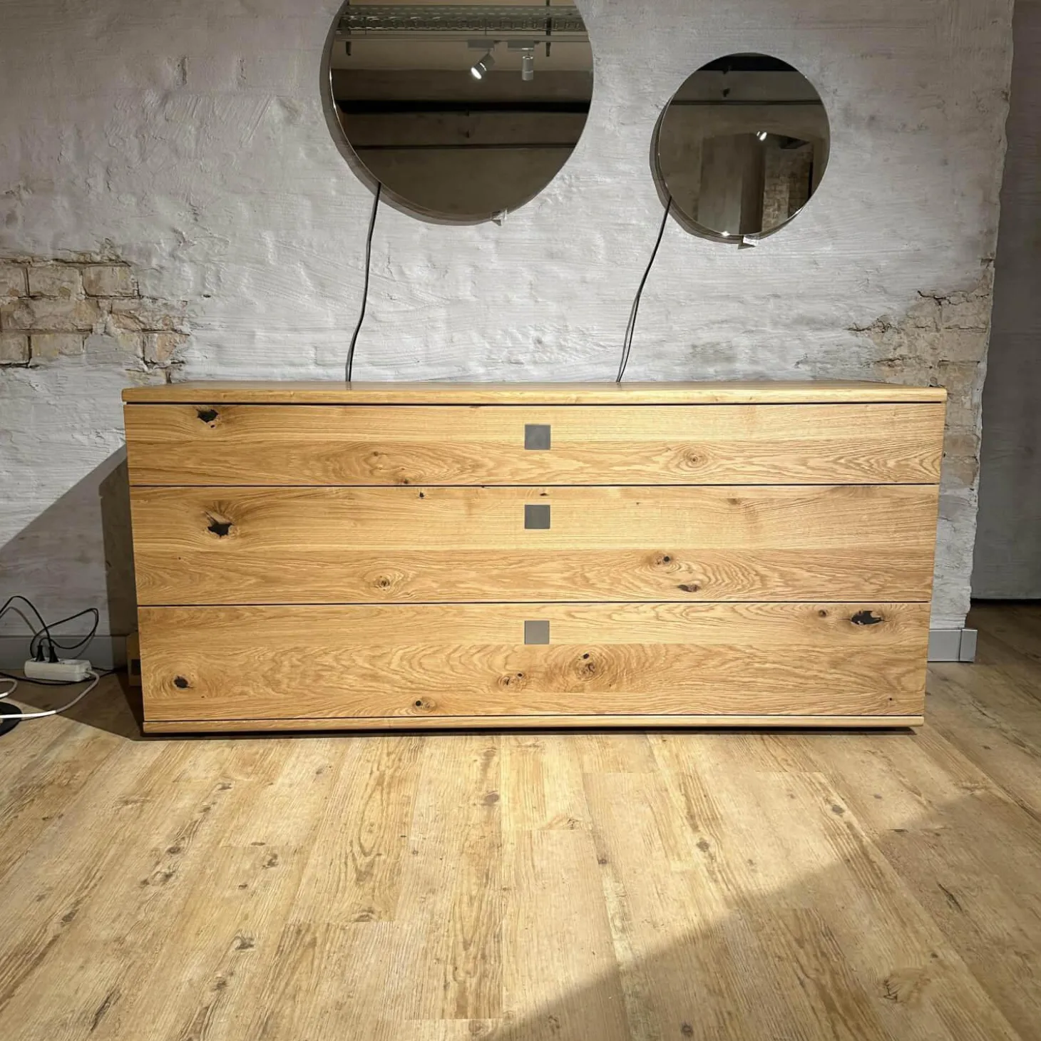 Sideboard Nox 3 Eiche Wild Natur Geölt mit 3 Tandemladen Quadratgriff QE Edelstahl