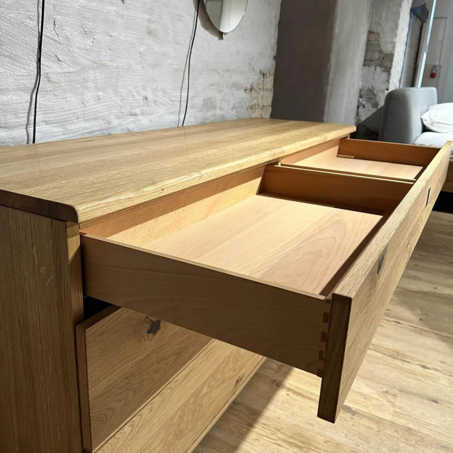 Sideboard Nox 3 Eiche Wild Natur Geölt mit 3 Tandemladen Quadratgriff QE Edelstahl