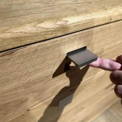 Sideboard Nox 3 Eiche Wild Natur Geölt mit 3 Tandemladen Quadratgriff QE Edelstahl