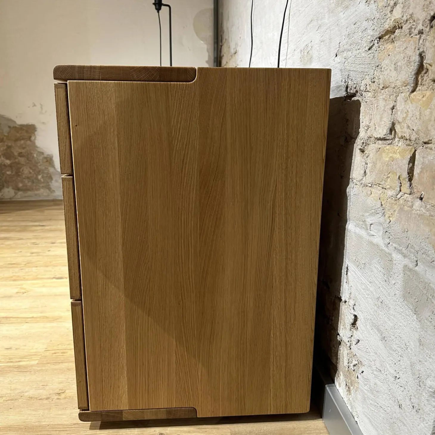 Sideboard Nox 3 Eiche Wild Natur Geölt mit 3 Tandemladen Quadratgriff QE Edelstahl