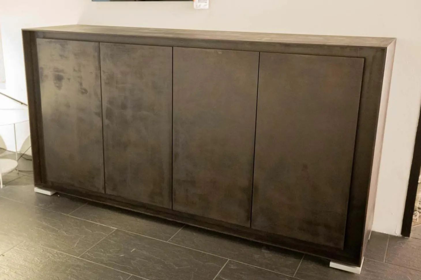 Sideboard Privacy Oberfläche Harz Toccaferro mit Galmei Metall-Effekt