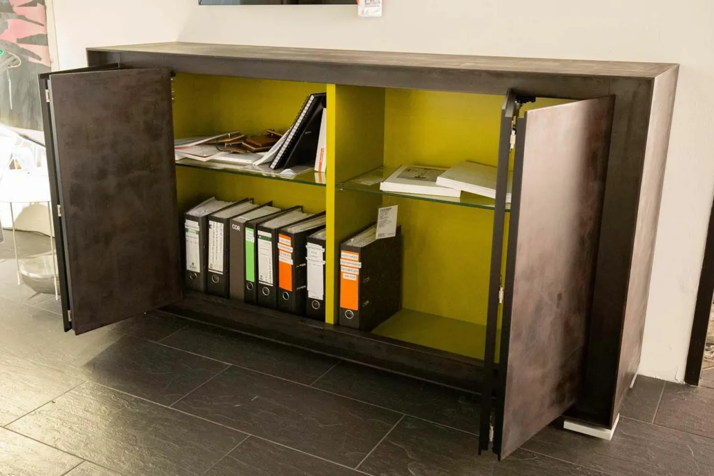 Sideboard Privacy Oberfläche Harz Toccaferro mit Galmei Metall-Effekt