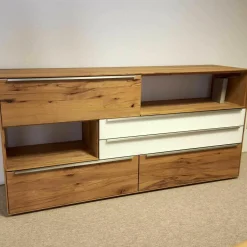 Sideboard Ramos in Astbuche Massiv Naturbelassen Geölt Frontakzente Glas Weiß mit Beleuchtung