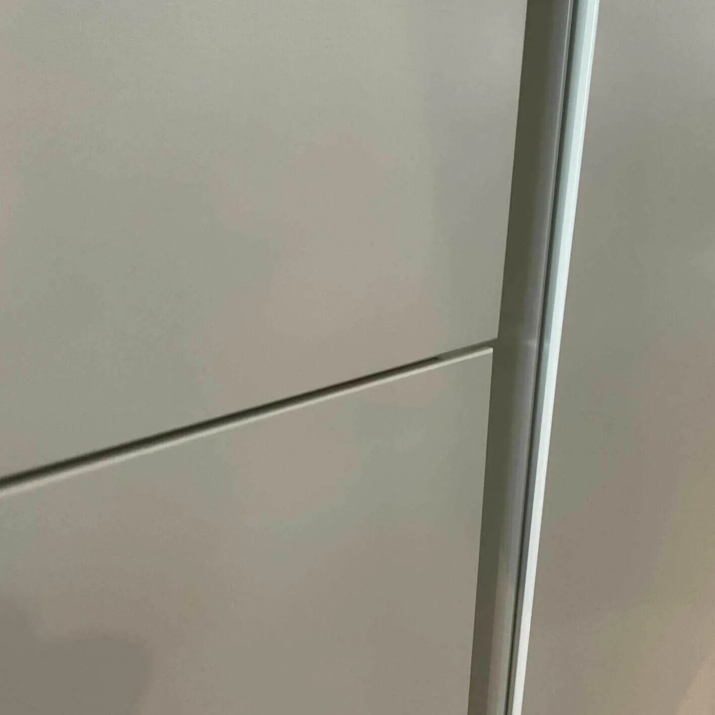 Sideboard Raumteiler Jorel Lack Kristallweiß Abdeckplatte Eiche Dunkel