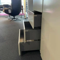 Sideboard Raumteiler Jorel Lack Kristallweiß Abdeckplatte Eiche Dunkel