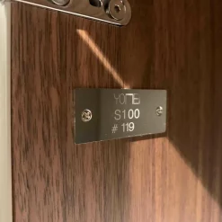 Sideboard S100 Nussbaum Taupe Zierleiste Edelstahl Poliert